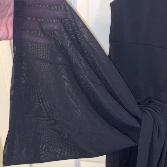 Versatile sleeveless black dress with ruching detail - Picture 5 of 5
